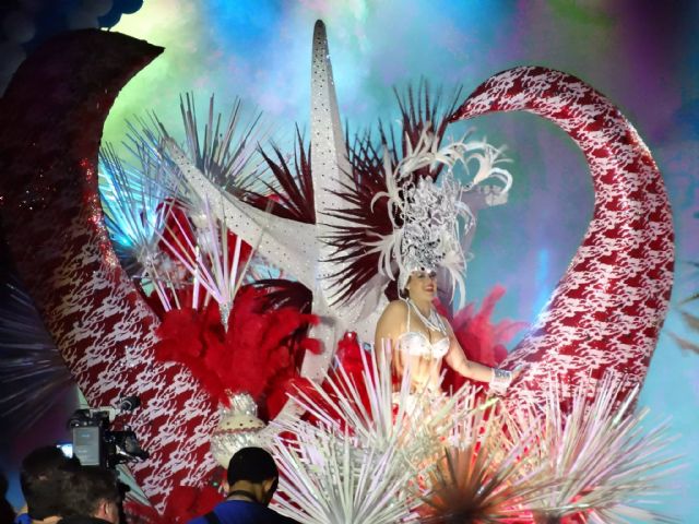 El carnaval inunda Santiago de la Ribera