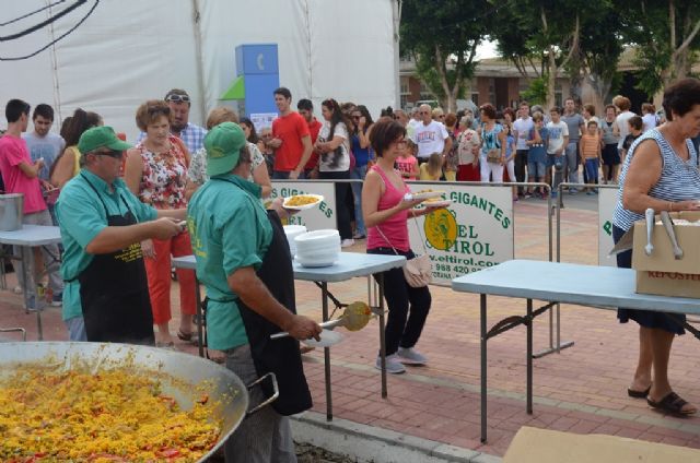 El Mirador despide sus fiestas con una paella para 500 personas