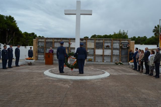 La AGA conmemora el Día de los Caídos por la Patria en el cementerio de San Javier