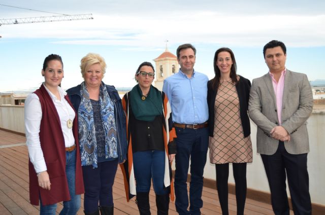 La directora general de Vivienda se reúne en San Javier con los ediles de Servicios Sociales del Mar Menor