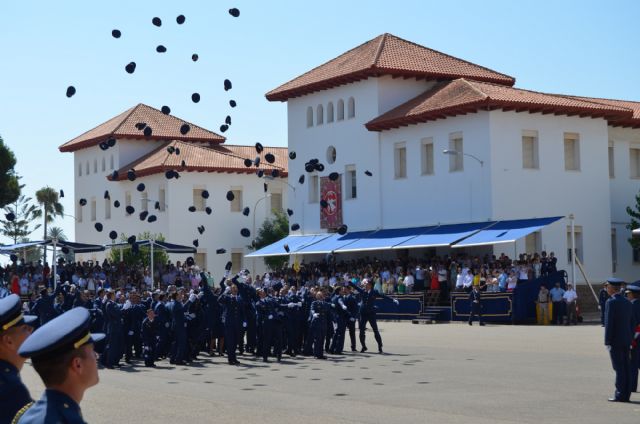El Ministro de Defensa Pedro Morenés presidió la entrega de Despachos a 91 nuevos oficiales del Ejército del Aire en la Academia General del Aire , de San Javier