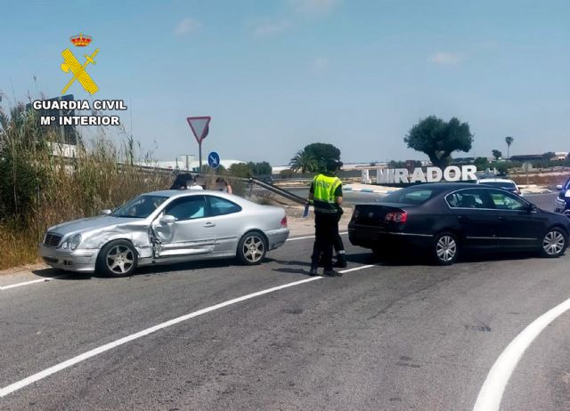 La Guardia Civil detiene al conductor de un turismo y a sus padres por intentar evadir su responsabilidad en un accidente y estafar a la compañía de seguros