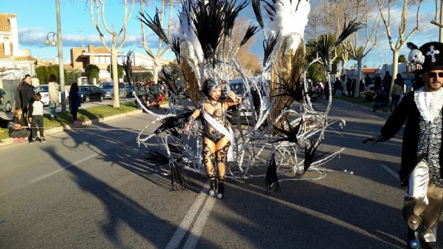 Santiago de la Ribera despide su carnaval más elegante