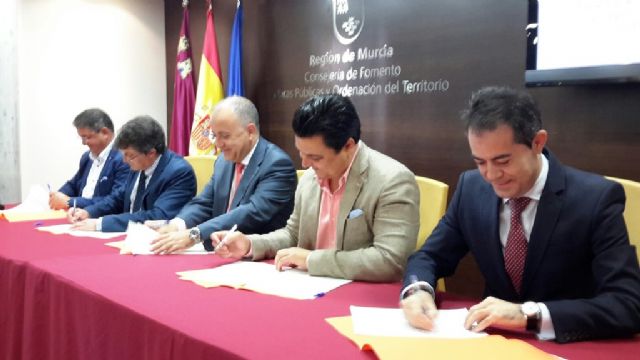 El Alcalde firma un convenio de colaboración para el desarrollo del Sistema de Información de Vivienda de la Región de Murcia