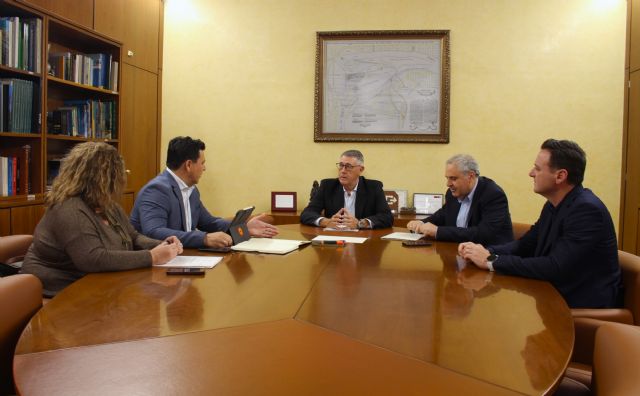 Mario mantiene una reunión con el alcalde de San Javier