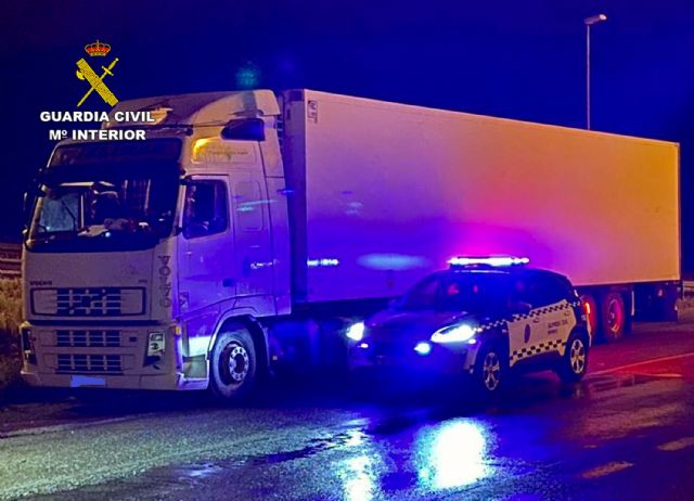 La Guardia Civil investiga al conductor de un camión de gran tonelaje por cuadruplicar la tasa de alcoholemia