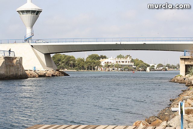El puente del Estacio permanece cerrado a embarcaciones por avería