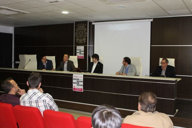 UPyD organizó una mesa redonda en San Javier para analizar la situación que viven los comerciantes del municipio