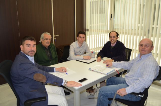 El concejal de Turismo se reunió con los técnicos de Famdif para tratar la mejora de la accesibilidad en playas