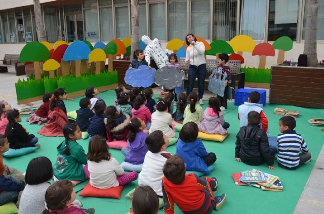 La biblioteca comienza a celebrar 'el mes del libro'