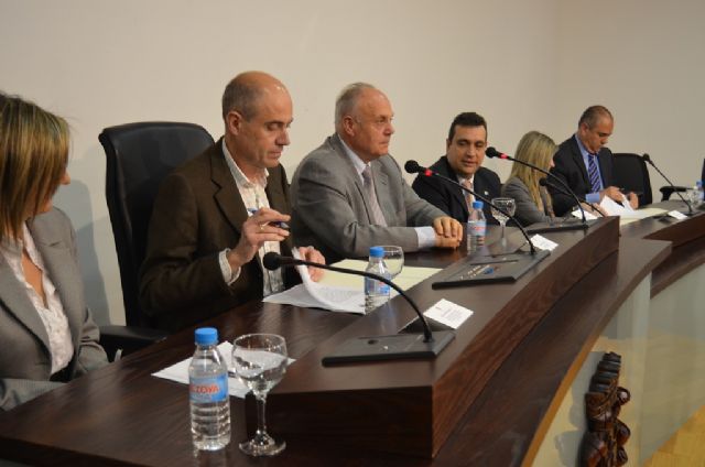 El Ayuntamiento firma un convenio para la investigación aplicada del aprovechamiento de residuos agrícolas en alimentación animal