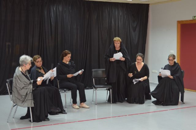 El grupo de teatro San Javier recitó a García Lorca por el Día del Libro