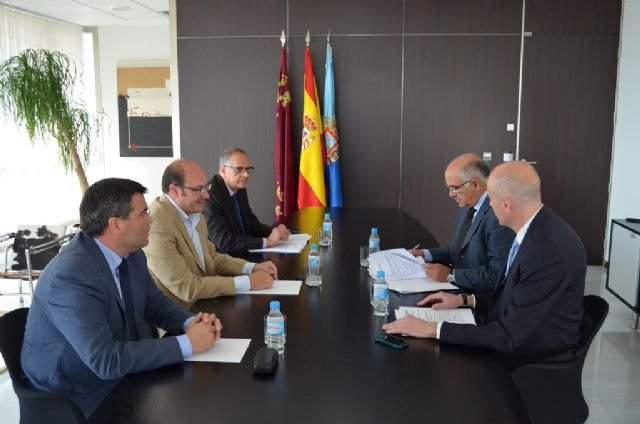 El Gobierno murciano patrocinará el Festival de Jazz de San Javier y estudia mejorar el acceso al Hospital del Mar Menor