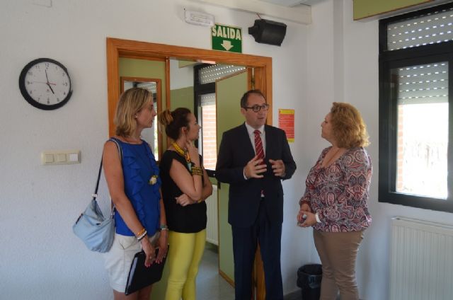 El director general de Universidades visitó la Escuela Oficial de Idiomas de San Javier
