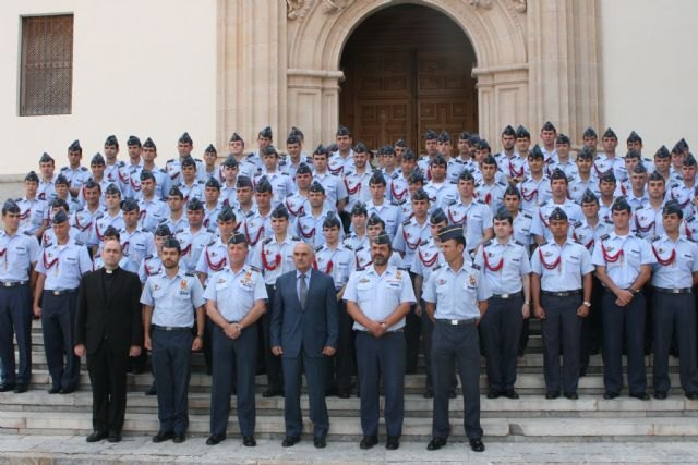 El presidente de la Comunidad agradece a los alumnos de la Academia General del Aire su papel de ´embajadores´ de la Región