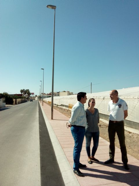 Los vecinos de Pozo Aledo ya pueden ir a su centro cívico por una acera segura