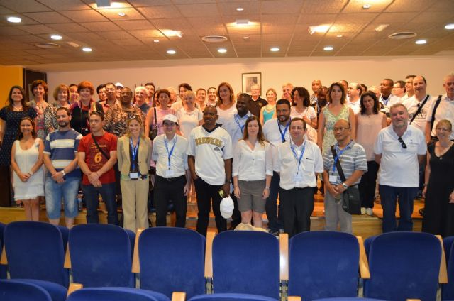 El Alcalde recibe en el Ayuntamiento  a los participantes en un Encuentro Internacional de la Congregación de Hermanos Reparadores-Dehonianos, procedentes de 4 continentes y 12 países