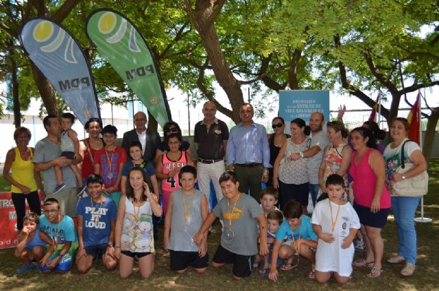 El programa 'Activa Familias' se clausura en San Javier con medallas para los 12 niños participantes y sus  familias