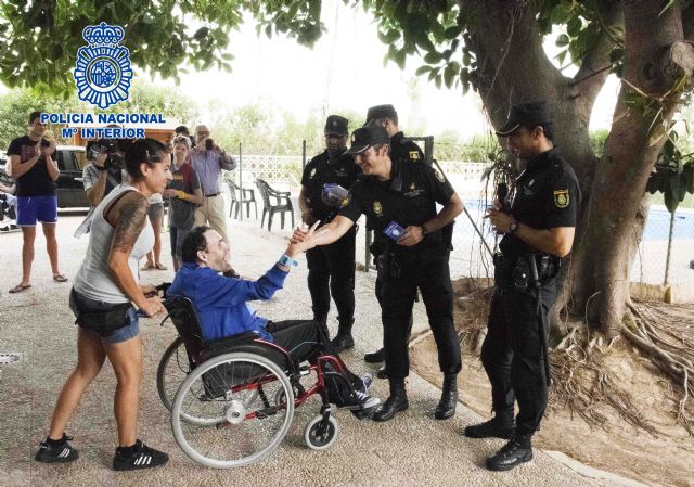 Policía Nacional y la Asociación Pro-Discapacitados AMIFP juntos en una exhibición canina
