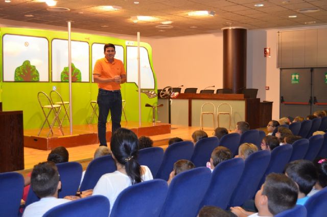 Medio Ambiente clausura con teatro la Semana de la Movilidad en San Javier