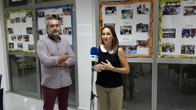 La biblioteca saca su álbum de fotos en su 40 aniversario