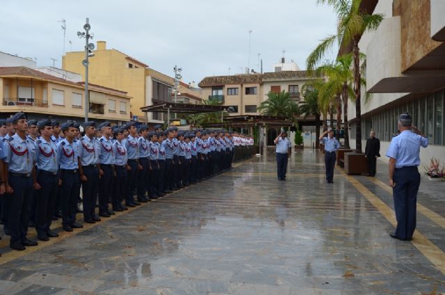 El alcalde declara 'vecinos' del municipio a los 144 alumnos de nuevo ingreso de la AGA en su visita oficial a la localidad