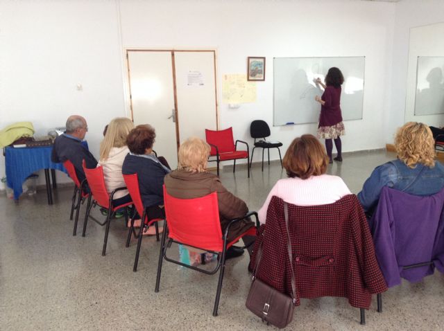 El taller de autoestima del banco del tiempo congregó a 17 personas