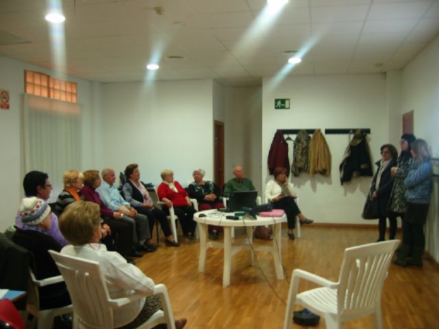 Los talleres de memoria siguen creciendo en los centros de mayores municipales