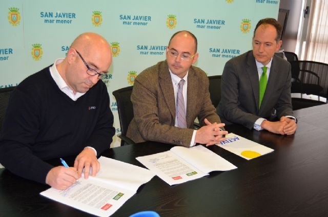 La Asociación de Comerciantes Único firma un convenio de colaboración con Caja Rural Regional