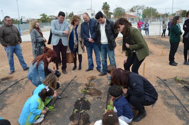 El colegio 'El Recuerdo' se suma al programa de la concejalía de Agricultura y abre el cuarto huerto escolar del municipio