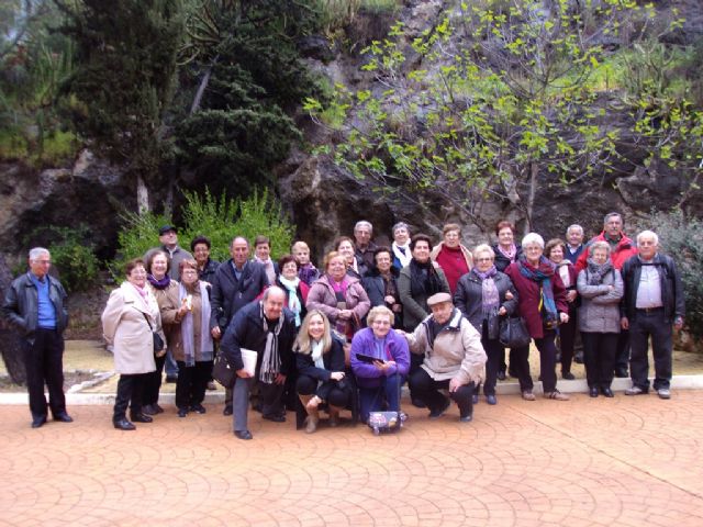 Medio Ambiente dedicó a los “Mayores” su celebración de los días internacionales del Bosque y del Agua con una visita a El Valle