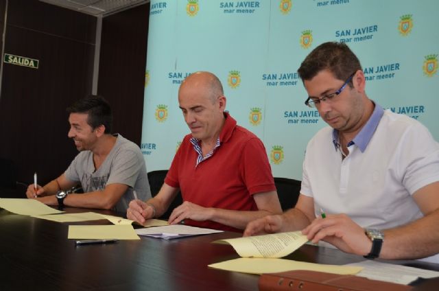 El Ayuntamiento renueva convenios de colaboración con el Consejo local de la Juventud y el grupo 'Coros y Danzas Mar Menor', de San Javier