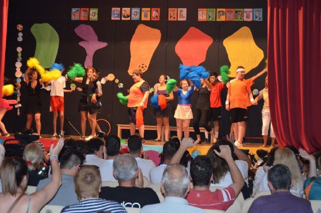 Alumnos de Aidemar despiden el curso en la biblioteca municipal con un festival