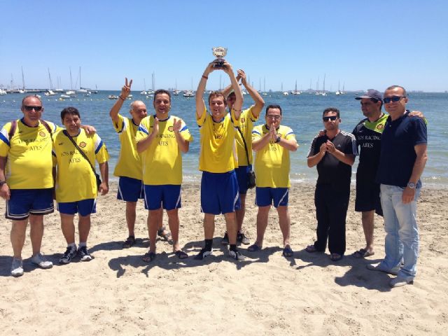 FEAFES Salud Mental Región de Murcia despide su liga con fútbol playa en Santiago de la Ribera