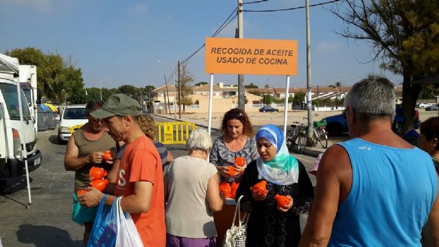 San Javier fomenta el reciclaje de aceite doméstico