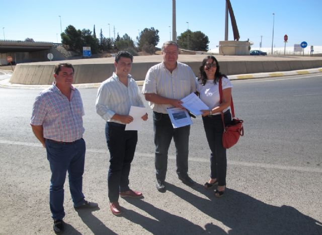 Fomento se compromete a mejorar la rotonda de Pozo Aledo