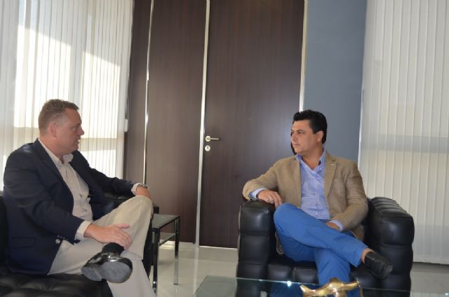 El Alcalde traslada el compromiso de la Corporación municipal con el Aeropuerto de San Javier