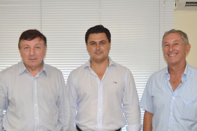 El alcalde plantea la necesidad de una nueva red de abastecimiento de agua para La Manga , en La Mancomunidad de los Canales del Taibilla