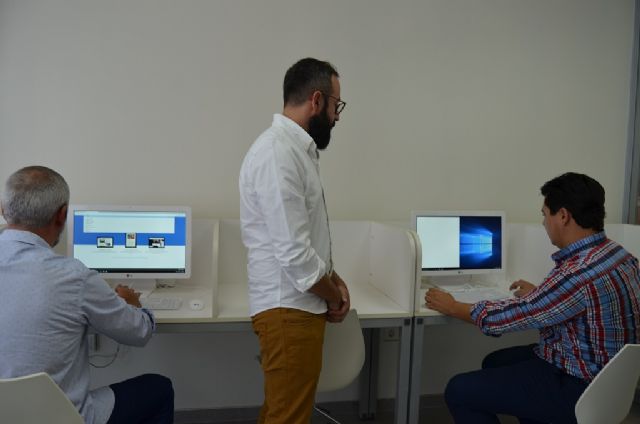 La biblioteca estrena tecnología en su sala de acceso a internet