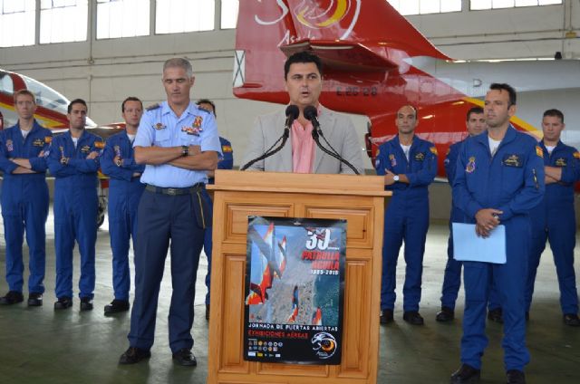 San Javier se vuelca con la Patrulla Acrobática Águila que se convierte en protagonista de un intenso fin de semana