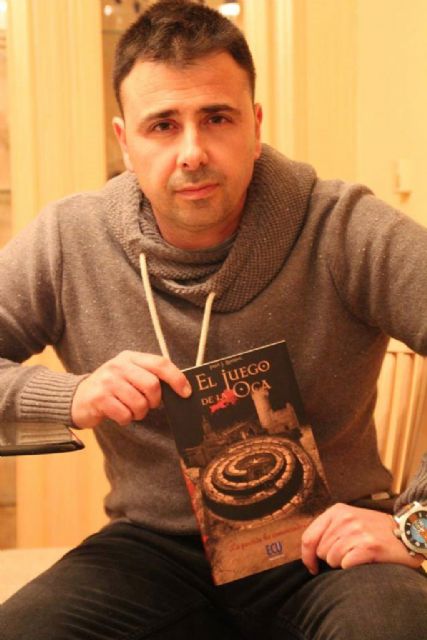 El novelista lorquino Fran J. Marber cierra la actual edición del programa 'Un libro, una ciudad', dedicada a su libro 'El juego de la oca'