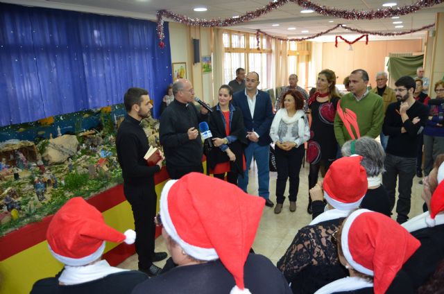 La Navidad inunda el Centro de Personas Mayores de San Javier