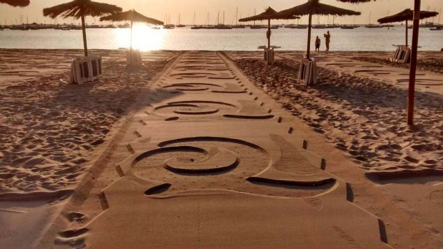 Premio nacional para la 'Q' en la arena de la playa
