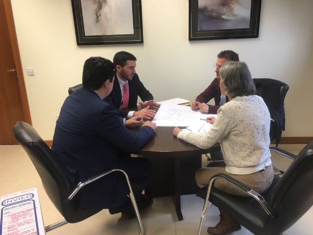 El Alcalde visita la sede del INVIED, en Madrid, para conocer la empresa adjudicataria del proyecto de urbanización de la Ciudad del Aire