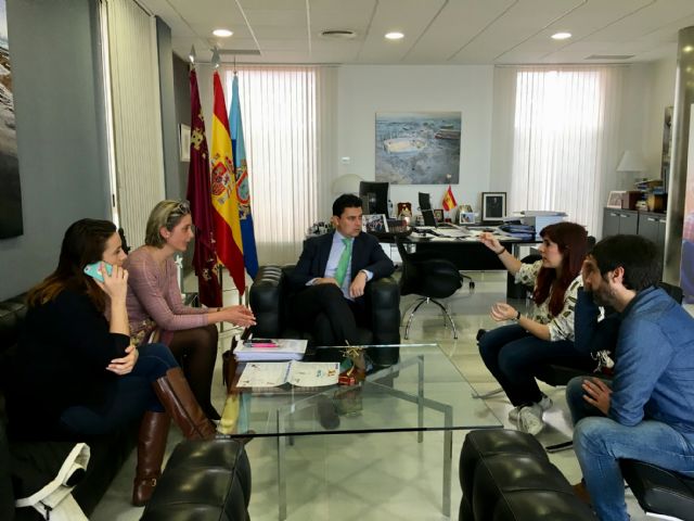 Ayuntamiento y clínicas veterinarias colaborarán en la divulgación de la nueva normativa sobre animales de compañía
