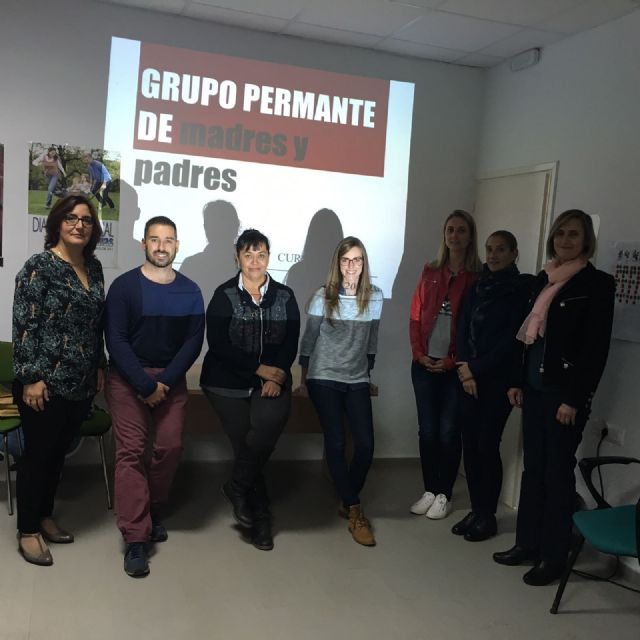 El grupo de formación permanente de padres y madres dedicó su última reunión a la educación de la inteligencia emocional