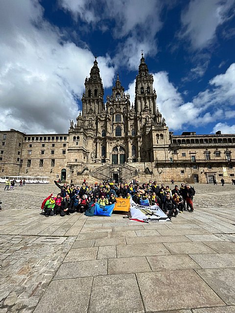 El grupo de 'Sin Límites 2024' de Aidemar llega a la plaza del Obradoiro