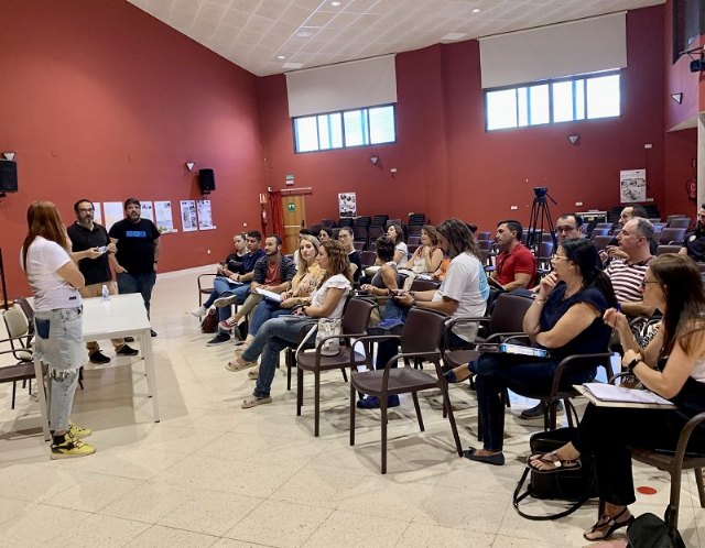 San Javier inicia un proyecto piloto sobre absentismo en Primaria