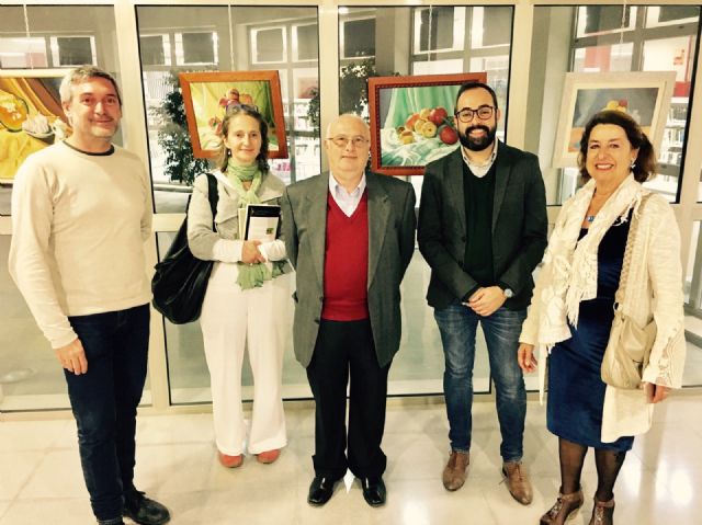La biblioteca estrena un espacio alternativo  para exposiciones con los bodegones de Esteban Salvador Vicente