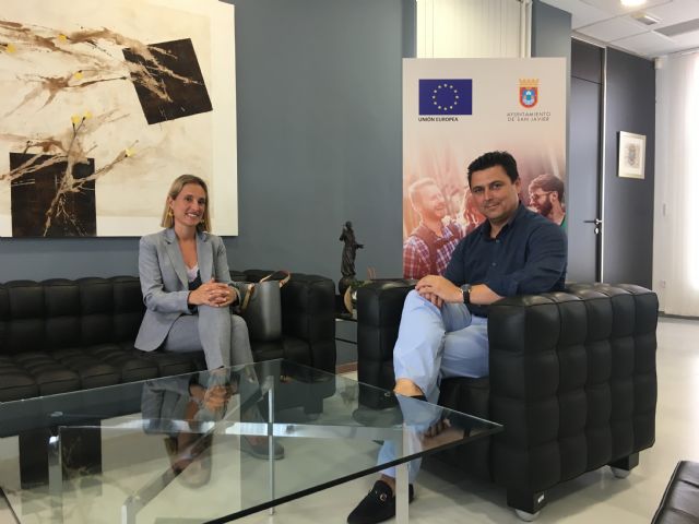 El alcalde se entrevista en el Ayuntamiento con la directora general de Energía y Actividad Industrial y Minera, Esther Marín